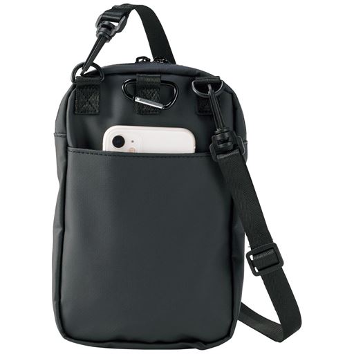 裏側にもポケット付き