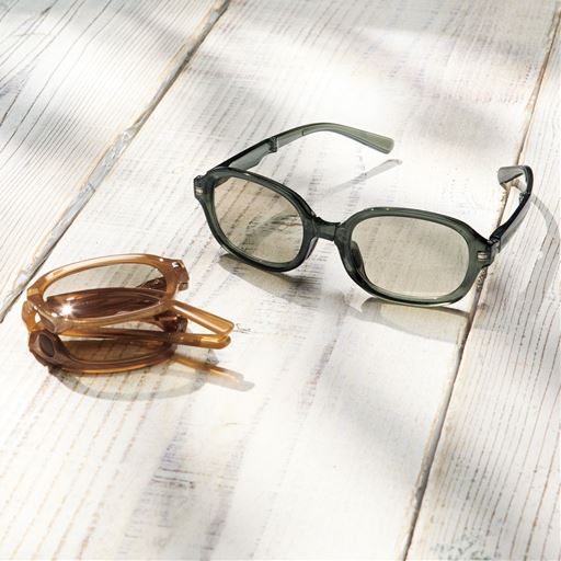 折りたためる調光レンズで掛け替えの手間なし!