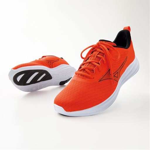 オレンジ かかとのミッドソール上面にクッション性の高いセル構造採用 新素材のSOFTIERFOAM+搭載。従来モデルからアウトソールの耐久性とクッション性が向上