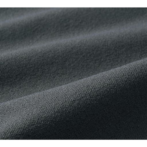 ポリエステルなのに綿のように柔らかくて着やすい。ゴワゴワせず肌に優しく馴染みます。