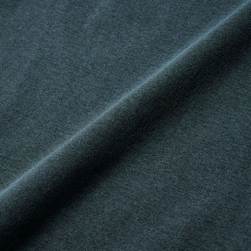 ドライな着ごこちで、ストレッチ性に優れた、柔らかく滑らカナ天竺素材。