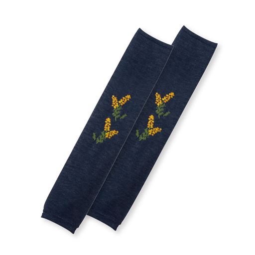 肌に当る内側部分に接触冷感+吸水速乾機能を持つ糸を使用しているので快適なつけ心地です。<br>ネイビー