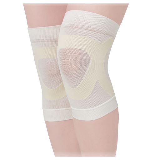 ひざを支えるシルク混サポーター