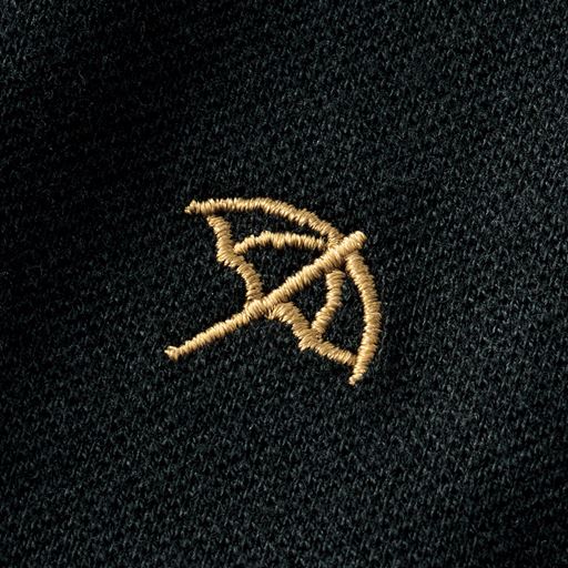 胸元にパラソルロゴの刺繍入り