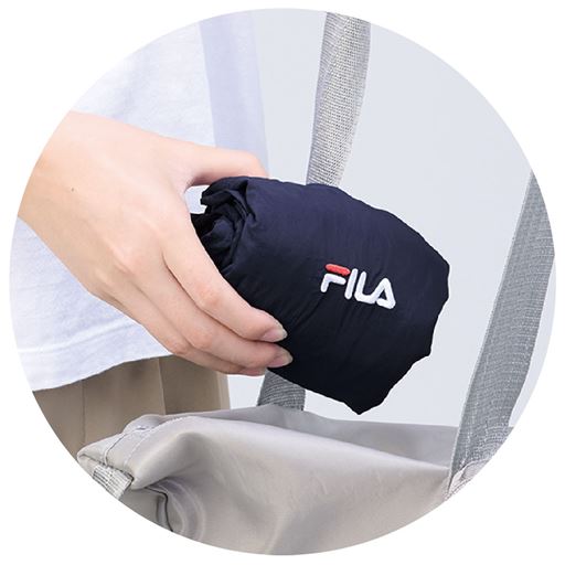 折りたたむとコンパクトに。