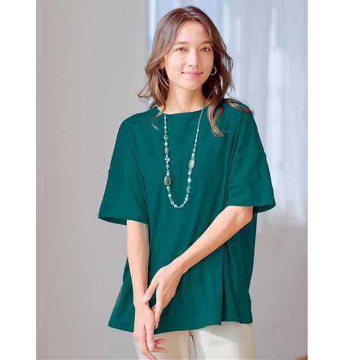 エメラルドグリーン