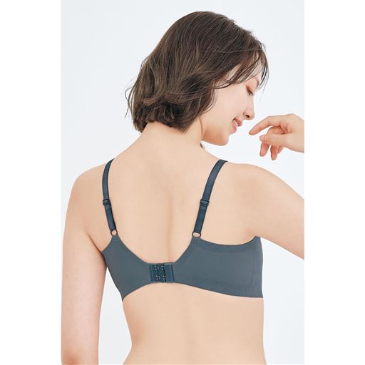 シャドーグレー着用例<バックスタイル><br>ゴム不使用だからくい込みにくい