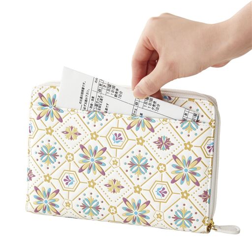 背面にもポケット付き