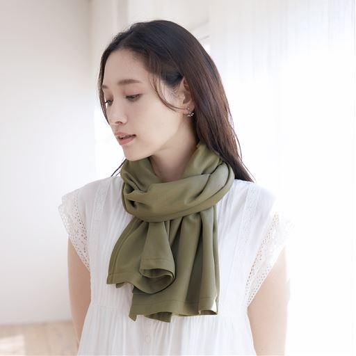 カーキ<br>首元の日焼け対策にも