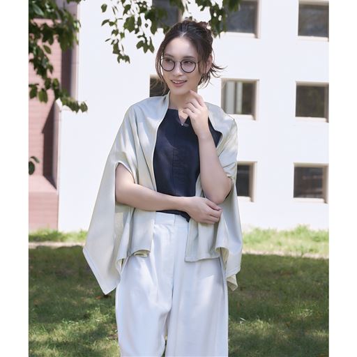 カーキ<br>二の腕など気になる部分をカバー