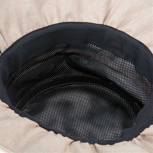 内側メッシュ生地で夏でも快適