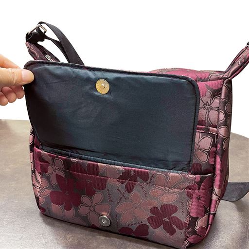 前面かぶせポケット