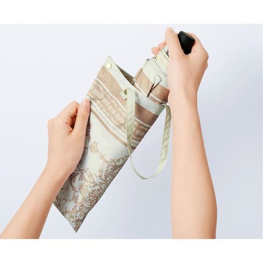 きちんとたたまなくても収納できる幅広口収納袋