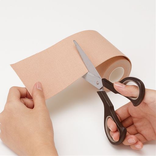 使用部位に合わせてカットして気になる所にピタッ!と貼るだけ!