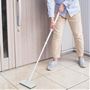 柄付ブラシ 腰に負担をかけずにラクな姿勢でお掃除