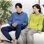 (左から)ネイビー系、イエローグリーン コーディネート例
