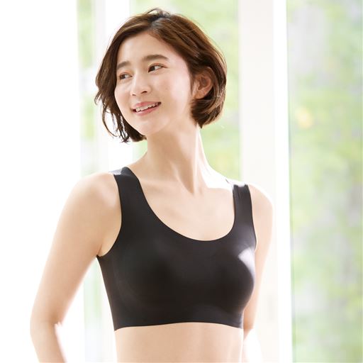 縫い目もゴムも一切ナシ!まるで着けてないみたいなラクちんブラ <br>ブラック着用例