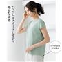 パンツにもスカートにも合う絶妙な丈感。二の腕を程よくカバーする上品なフレンチ袖。 アイスグリーン着用例