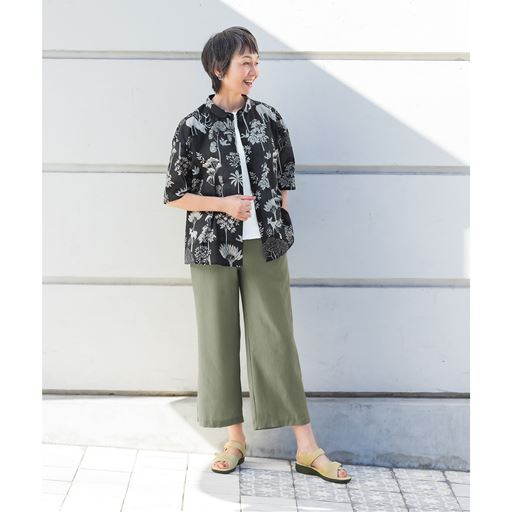 オリーブグリーン