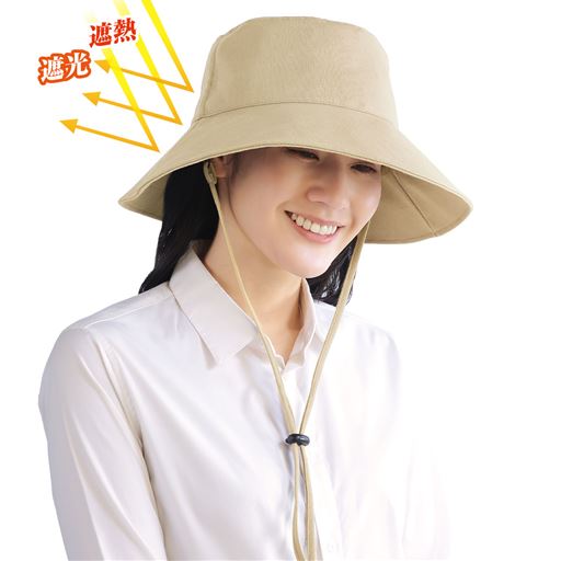 アイボリー<br>大きなつばでお顔をガード!<br>取り外しできるあご紐付き。<br>※イメージ