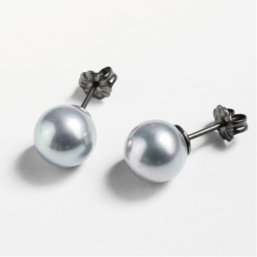 グレー ピアス <br>金属アレルギーになりにくいチタン製ピアス。