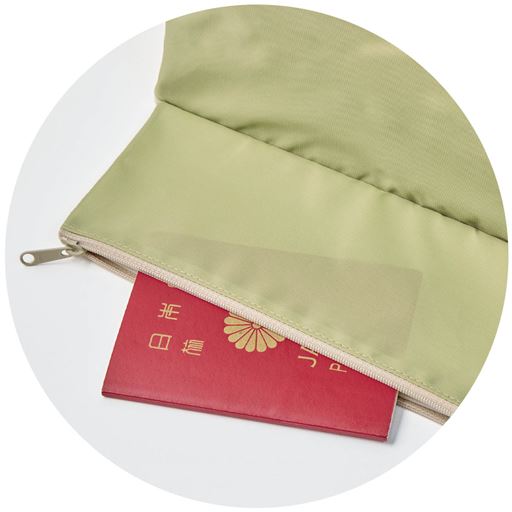 内側の底板部に隠しポケット付き。