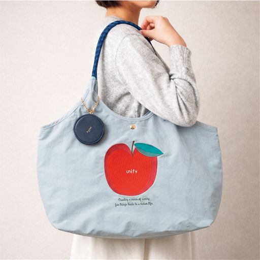 アッシュブルー<br>刺しゅうを咲かせた 大人のためのトートバッグ