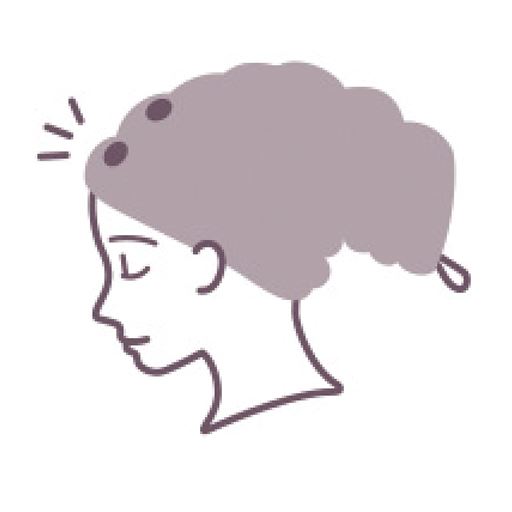 ヘアターバンは2ケ所のボタンどちらかに留めるだけ。簡単に装着できます。