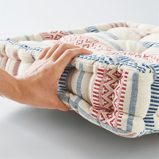 レッド系<br>厚み約10cmのたっぷりボリューム!