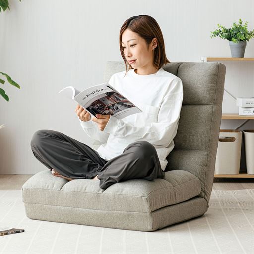 グレー