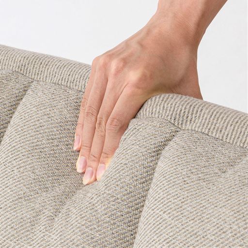 体のラインにやわらかく沿う、もっちりウレタンフォームを使用。