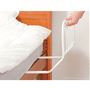 マットレスの下に脚を差し込むだけで設置できます。<br>※厚さ10cm以上のマットレスにご使用ください。