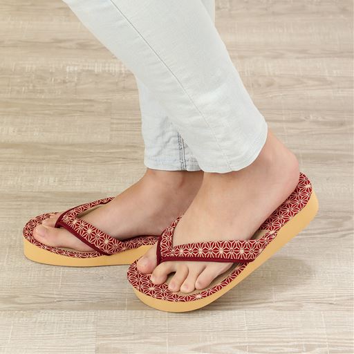 足指カーブが自然と足指や足裏の強化に!着用カラー:レッド