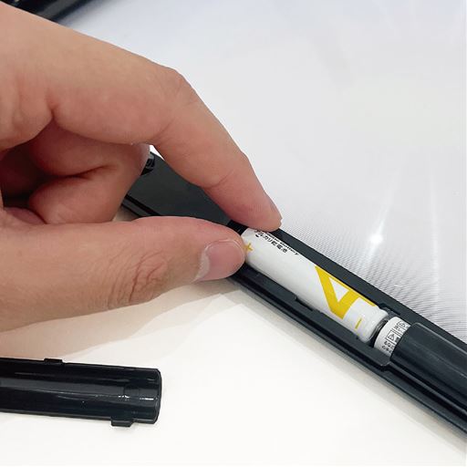 乾電池(別売)式でコードレス!