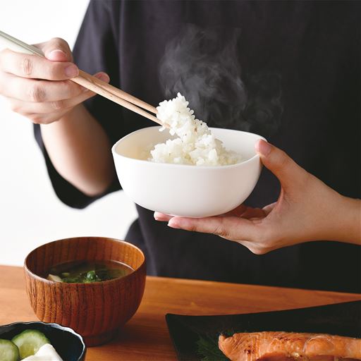 ホワイト<br>食器としても使えるシンプルなデザイン。