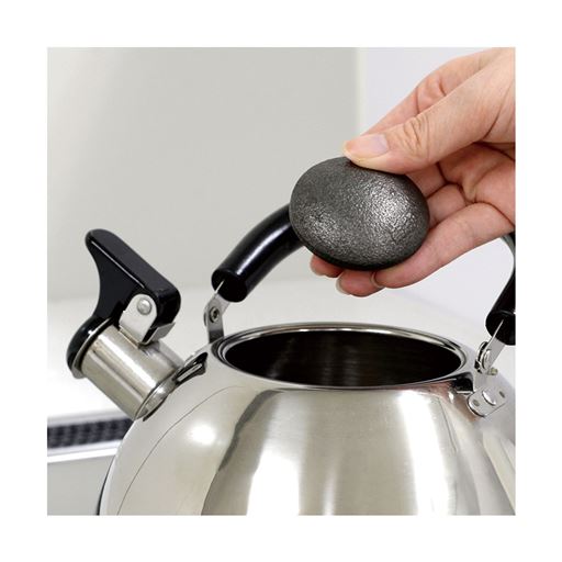 水の中にポンと入れて沸かすだけ!お茶や味噌汁など、お湯を沸かすと きに入れることで、体に溶けやすい 二価鉄が溶出し、手軽に鉄分補給ができます。