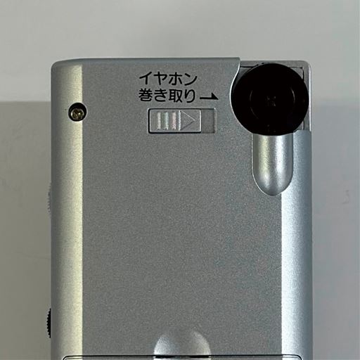 ワンタッチ巻取り式のイヤホン内蔵