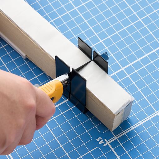 カット補助具に挟みカット