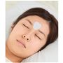 寝る前に貼って、老け見え眉間を集中保湿<br>※使用イメージ