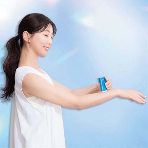 す～っとなめらかにぬれて、ピタッと密着。さらっとしてベタつかない!<br>※イメージ