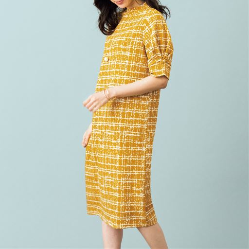 ストンとiラインのボトルネック幾何柄ワンピース セシール Cecile