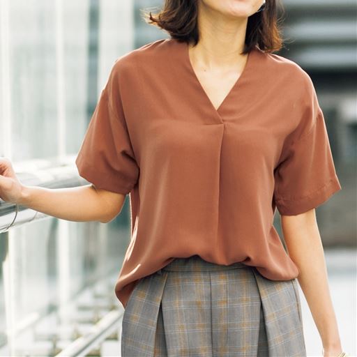 異素材切り替えvネックブラウス セシール Cecile 異素材切り替えvネックブラウス セシール Cecile