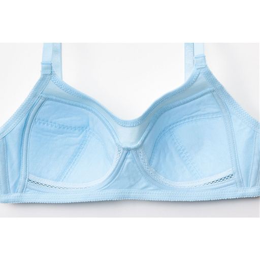 カップ裏<br><br>額縁タイプでしっかりホールド!<br><br>カップの全方向から支える額縁タイプなので、バストが揺れにくい&小さく見える♪