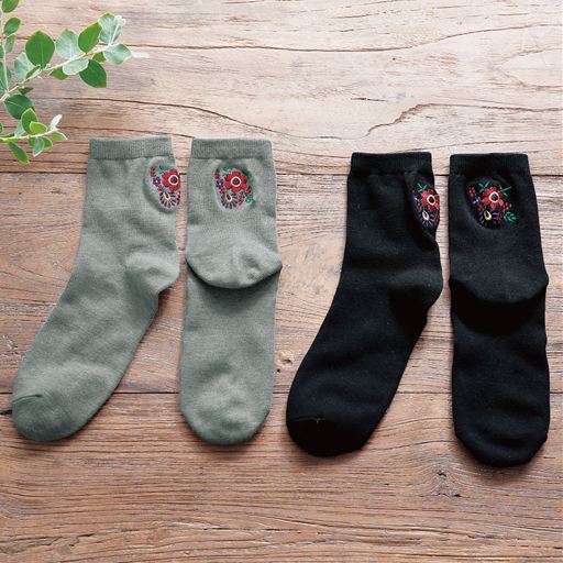 バック部花柄刺繍入りソックス セシール Cecile バック部花柄刺繍入りソックス セシール Cecile