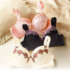 3/4カップブラジャー・替えストラップ付き(ワイヤー入り)