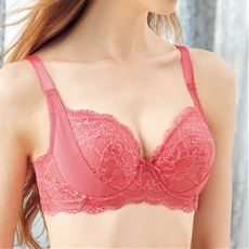 内向きバストのスレンダーフィット&reg;ブラ(ワイヤー入り・深め3/4カップ)