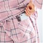 パンツ後ろポケットはスマホが入る大きめサイズ。