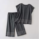 チャコールグレー