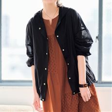 ワンピとマウンテンパーカーのコーデできれいに仕上げる大人カジュアル セシール Cecile ワンピとマウンテンパーカーのコーデできれいに仕上げる大人カジュアル セシール Cecile