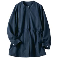 さらっと羽織れるノーカラーブルゾン